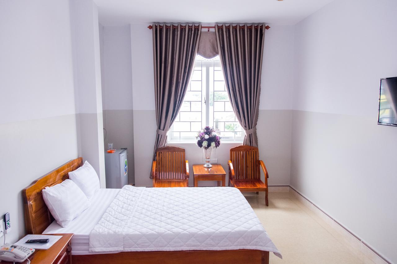 Hoang Thinh Hotel Tỉnh Kontum Exterior foto